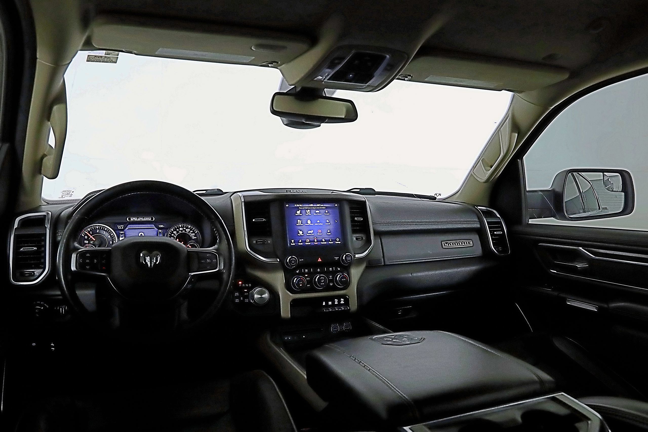 Used 2019 RAM 1500 Laramie AWD/4WD image 10