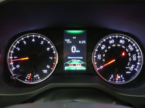 Used 2021 Toyota RAV4 LE AWD/4WD image 12