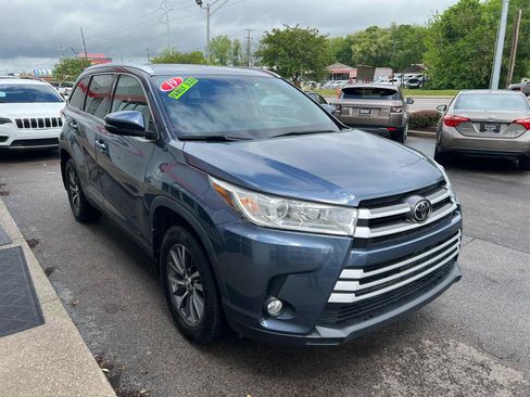 Used 2019 Toyota Highlander XLE AWD/4WD image 9