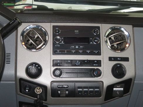 Used 2015 Ford F250 XLT w/ XLT Premium Package AWD/4WD image 40