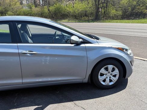 Used 2016 Hyundai Elantra SE image 5