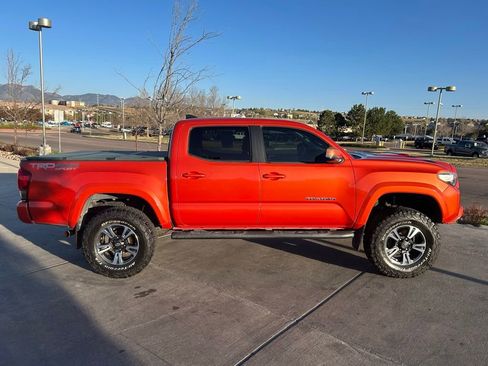 Used 2017 Toyota Tacoma TRD Sport w/ Premium & Technology Package AWD/4WD image 10
