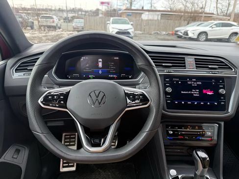 Used 2024 Volkswagen Tiguan SE R-Line AWD/4WD image 18