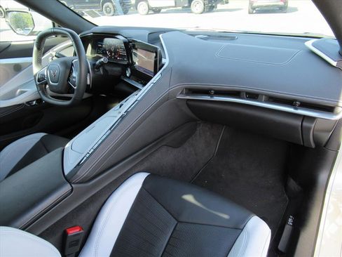 Used 2024 Chevrolet Corvette Stingray w/ Z51 Performance Package image 11