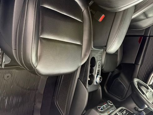 Used 2020 Ford Escape SE Sport FWD image 25