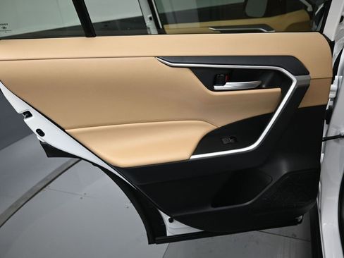 Used 2025 Toyota RAV4 XLE image 28
