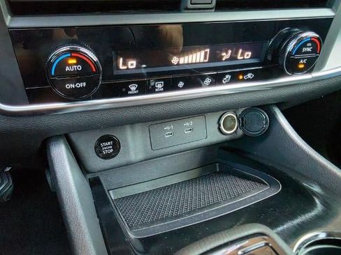 Used 2024 Nissan Rogue SV FWD image 19