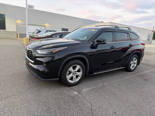 Used 2022 Toyota Highlander LE AWD/4WD image 18
