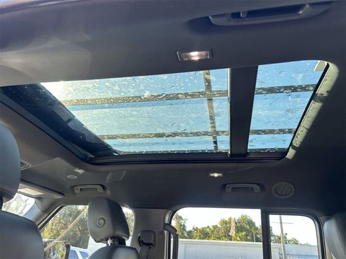 Used 2023 Land Rover Defender 130 X-Dynamic SE image 23