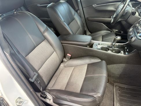Used 2018 Chevrolet Impala LT FWD image 38