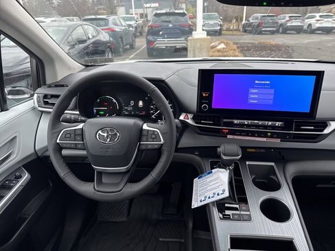 New 2026 Toyota Sienna XLE image 17