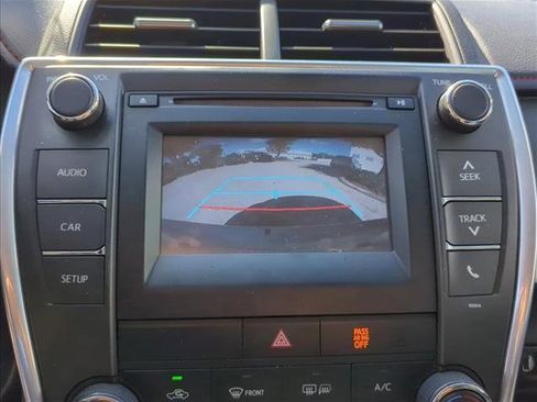 Used 2016 Toyota Camry SE image 17