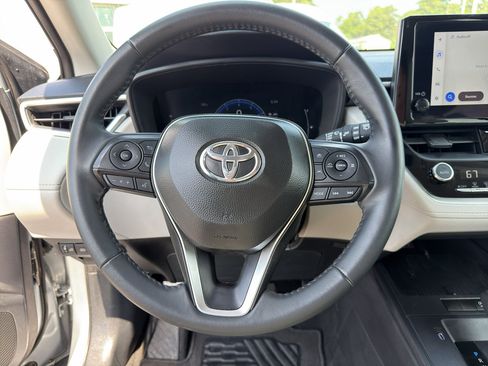 Used 2026 Toyota Corolla Cross LE FWD image 12