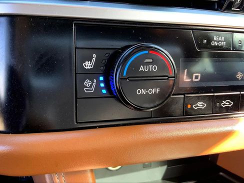 Used 2022 Nissan Pathfinder Platinum AWD/4WD image 34
