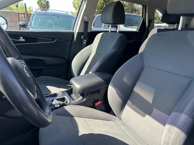 Used 2019 Kia Sorento AWD V6 image 37