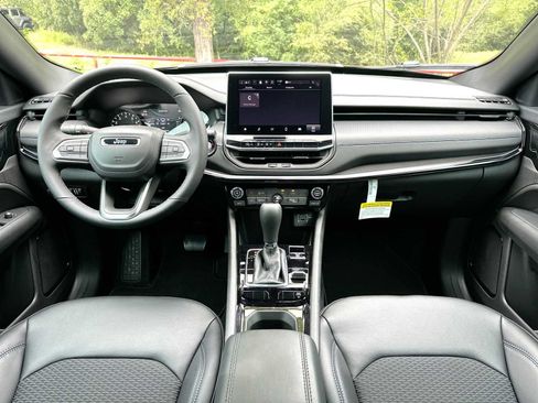 New 2026 Jeep Compass Latitude AWD/4WD image 25
