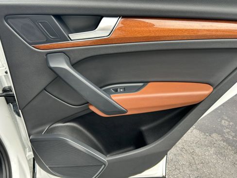 Used 2021 Audi Q5 Premium w/ Convenience Package image 24