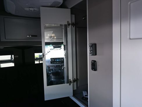 Used 2023 Mercedes-Benz Sprinter 2500 image 24
