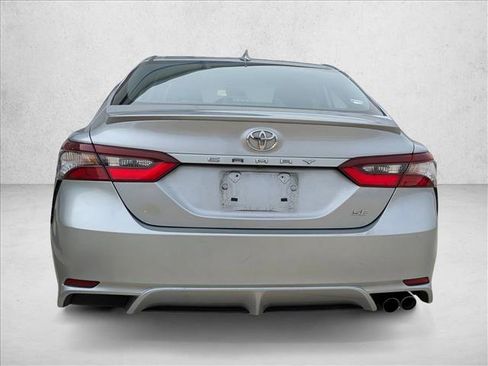 Used 2021 Toyota Camry SE image 6