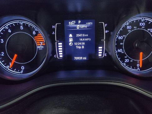 Used 2019 Jeep Cherokee Latitude Plus AWD/4WD image 23