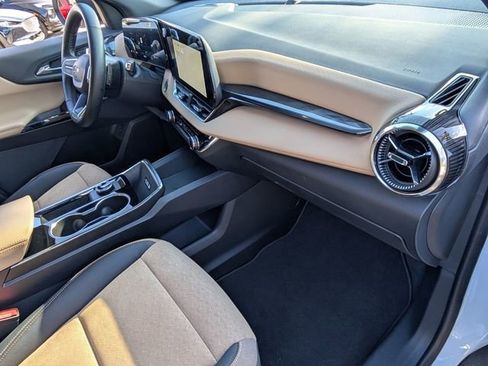 Used 2025 Chevrolet Equinox ACTIV w/ Safety and Technology Package image 20