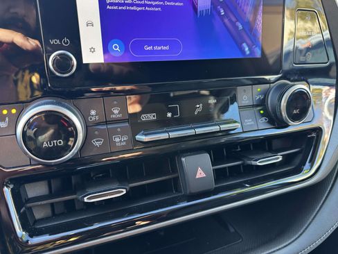 Used 2023 Toyota Highlander XLE image 23