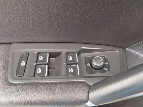 Used 2020 Volkswagen Tiguan SE w/ Panoramic Sunroof Package AWD/4WD image 13