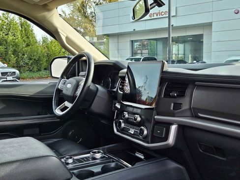Used 2023 Ford Expedition Max XLT image 12