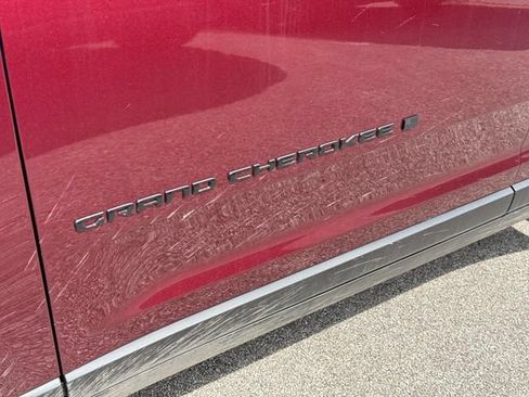 New 2026 Jeep Grand Cherokee Limited w/ Limited Altitude Package AWD/4WD image 9