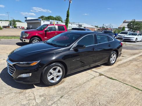 Used 2024 Chevrolet Malibu LT FWD image 3