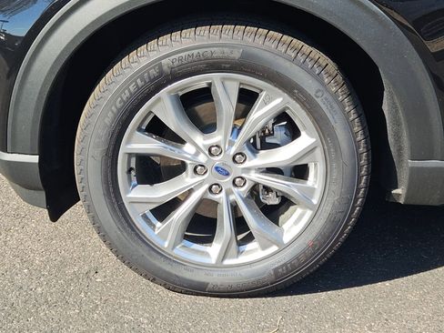 New 2024 Ford Explorer XLT w/ Equipment Group 202A image 7