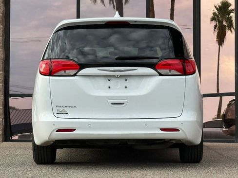 Used 2017 Chrysler Pacifica Touring FWD image 12
