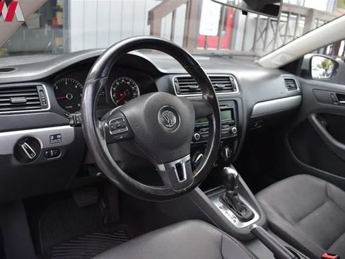 Used 2012 Volkswagen Jetta TDI w/ TDI Appearance Pkg FWD image 3