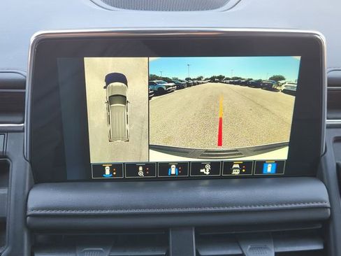 Used 2023 Chevrolet Suburban High Country image 15