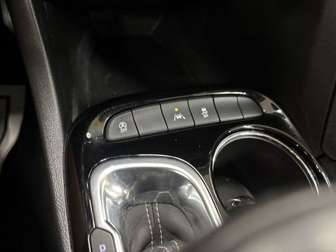 Used 2021 Buick Encore GX Essence FWD image 30