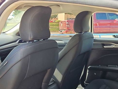 Used 2018 Ford Fusion SE FWD image 16