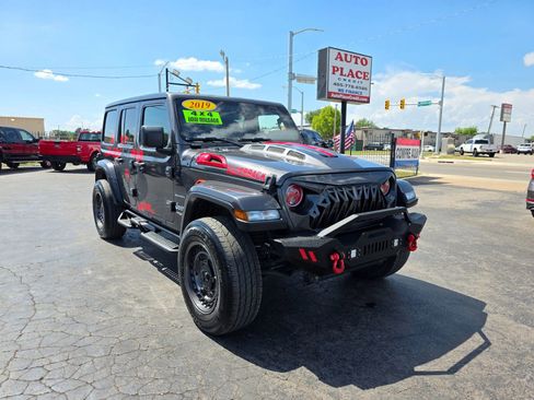 Used 2019 Jeep Wrangler Unlimited Sahara w/ Safety Group AWD/4WD image 2