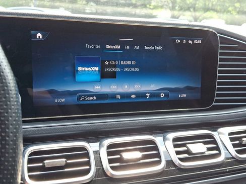 Used 2024 Mercedes-Benz GLS 450 4MATIC image 18