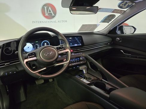 Certified 2023 Hyundai Elantra SEL w/ Convenience Package image 12