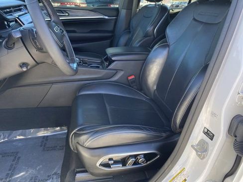 Used 2023 Jeep Grand Cherokee Overland w/ Luxury Tech Group IV image 9