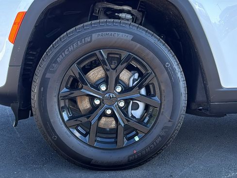 New 2026 Jeep Grand Cherokee Altitude AWD/4WD image 23