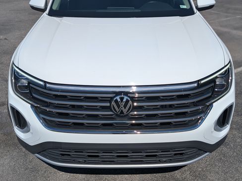 Used 2024 Volkswagen Atlas SE image 12