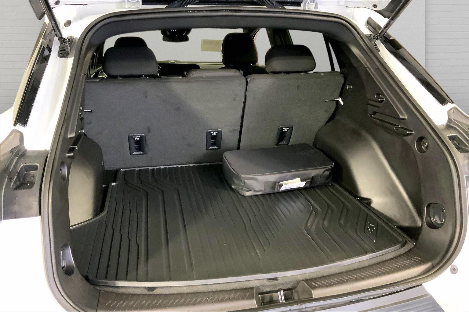 Used 2025 Chevrolet Equinox EV LT w/ Comfort Package AWD/4WD image 4