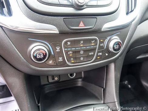Used 2018 Chevrolet Equinox LT FWD image 18
