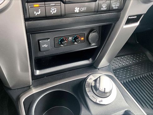 Used 2020 Toyota 4Runner 4WD image 32