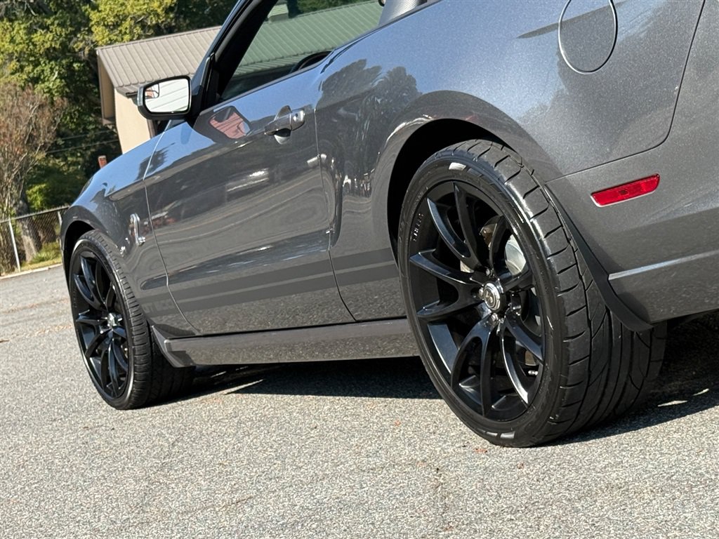 Used 2013 Ford Mustang Shelby GT500 RWD image 23