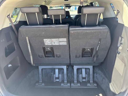 Used 2025 Kia Carnival EX image 70