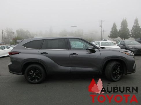 Certified 2024 Toyota Highlander LE image 3