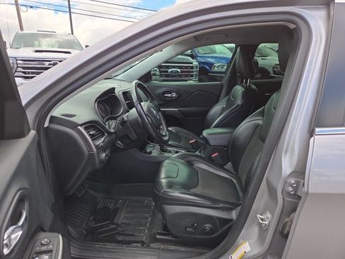 Used 2019 Jeep Cherokee Latitude Plus AWD/4WD image 8