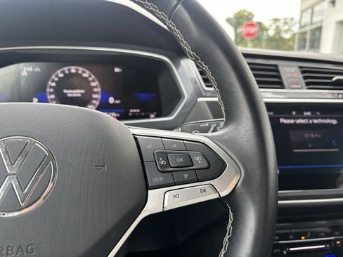 Used 2024 Volkswagen Tiguan SE image 14